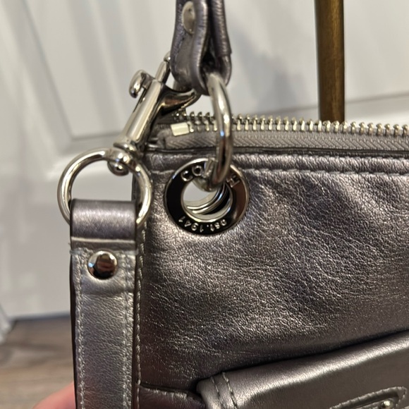 Coach Poppy Metallic Silver Leather Shoulder/Crossbody Bag with Silver Hardware - Picture 4 of 16